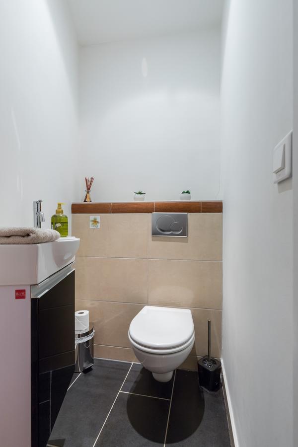 Pref 2 - F4 - Vaste Et Bourgeois ,3 Chambres, Ascenseur, Vx-nice Appartement