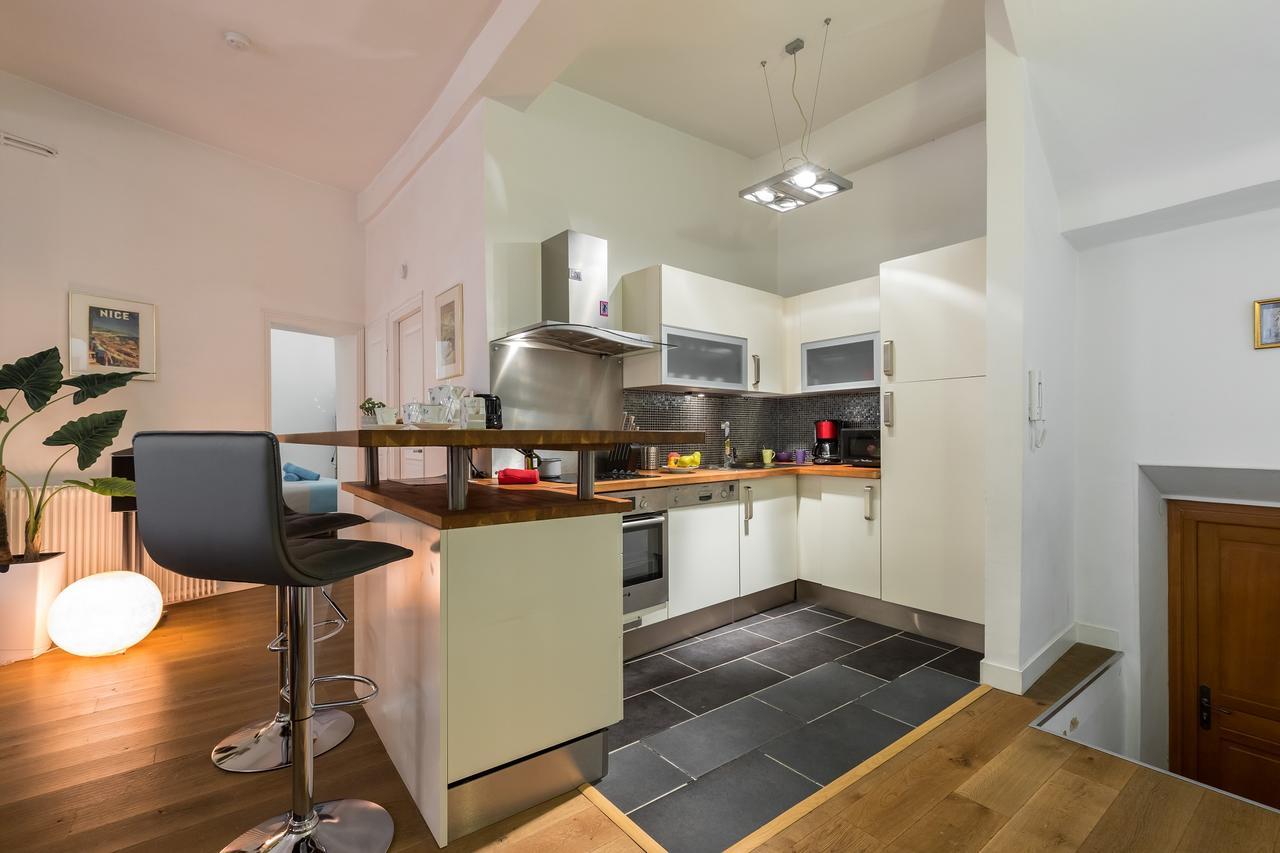 Pref 2 - F4 - Vaste Et Bourgeois ,3 Chambres, Ascenseur, Vx-nice Appartement